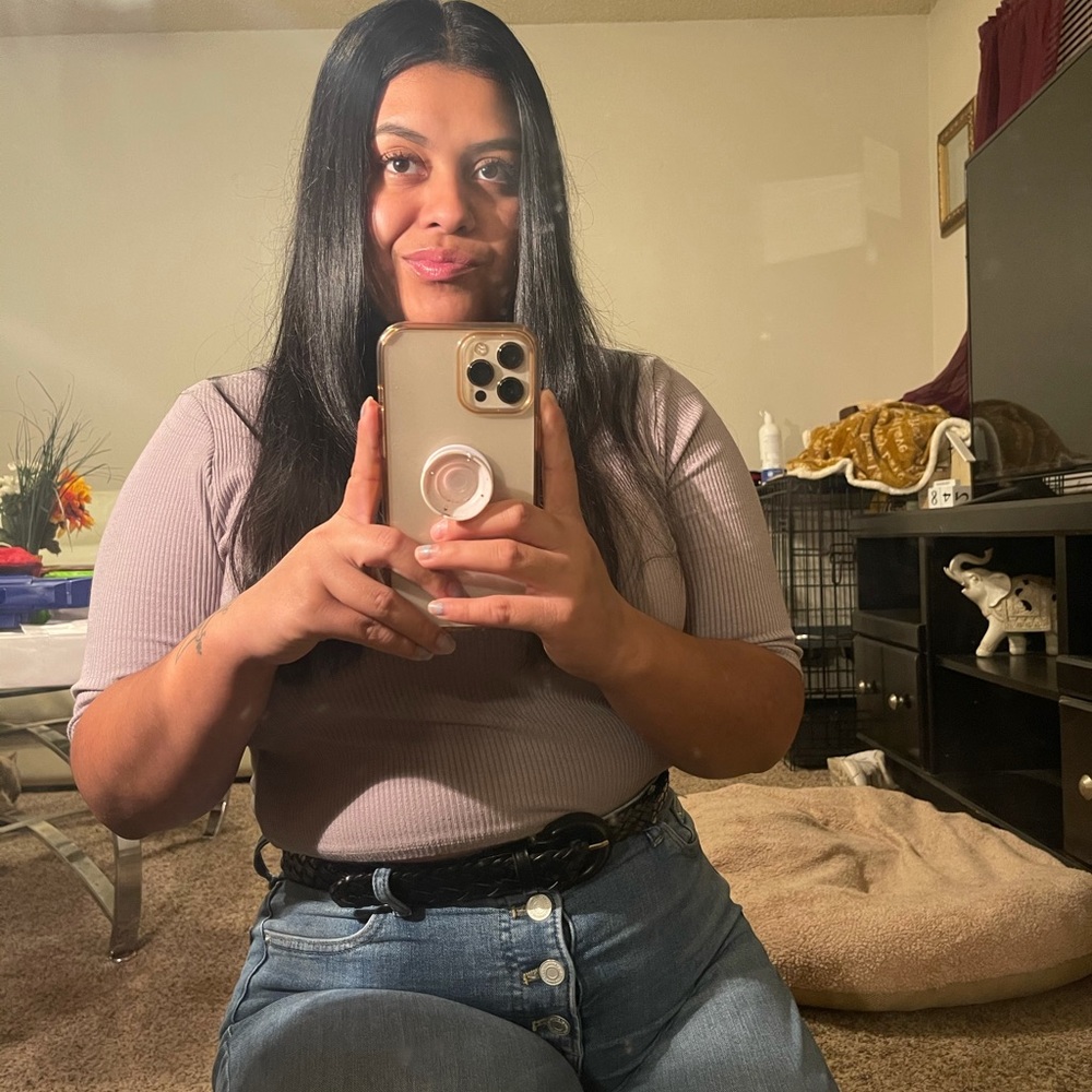 Meet your Posher, Ana